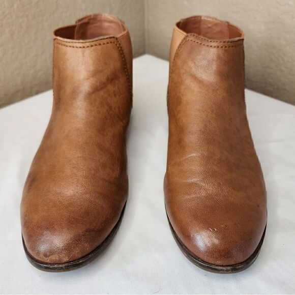 Frye- Carly Chelsea Ankle Camel Leather Pull On Neutral Booties, Size 8M - Picture 3 of 10